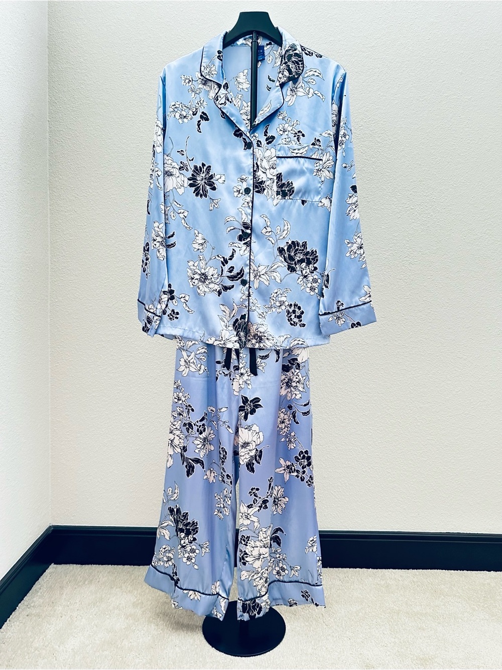 Women’s Apt.9 Light Blue Floral Satin Pajama Set Size L